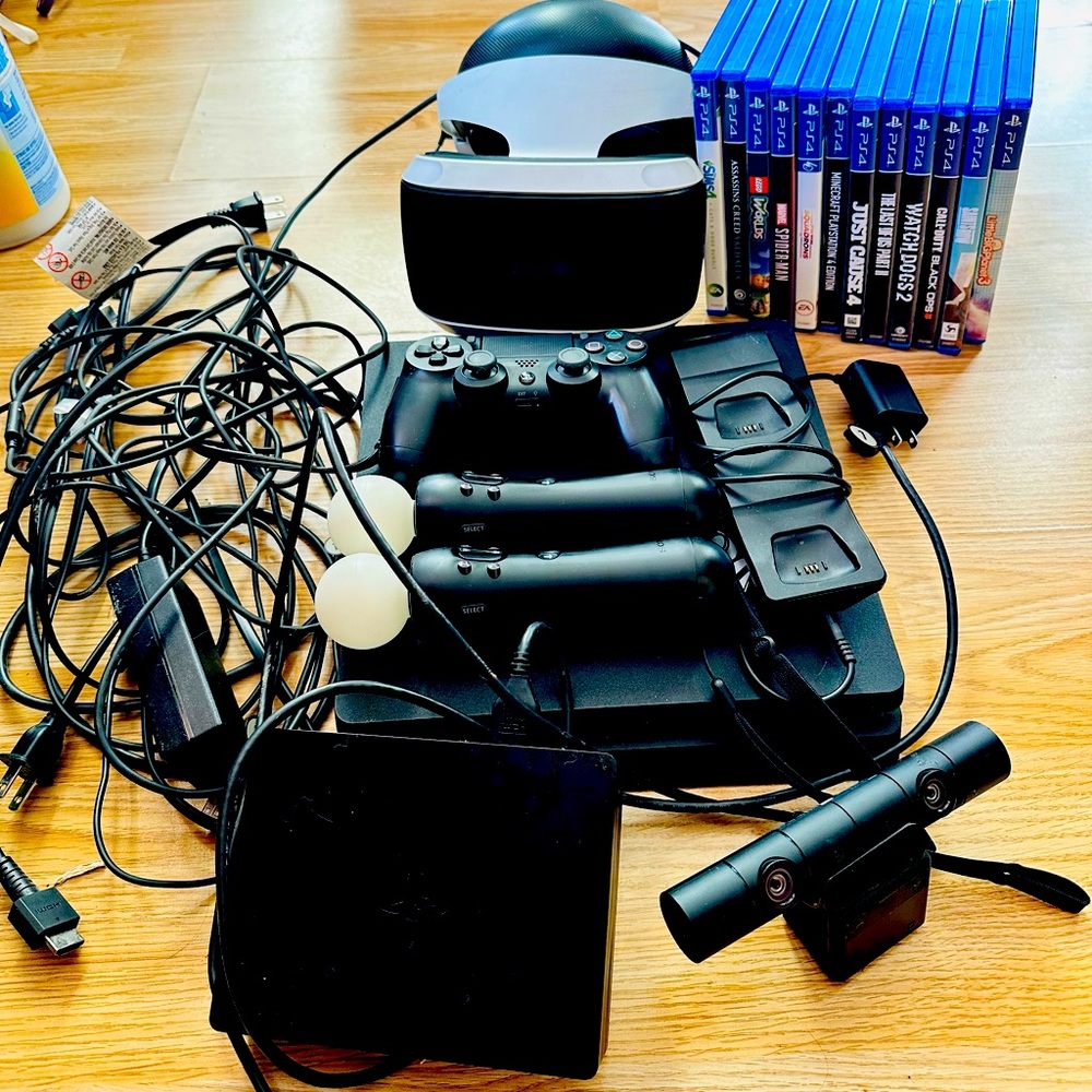 PS4 VR bundle, EVERYTHING INCLUDED! Great condition.